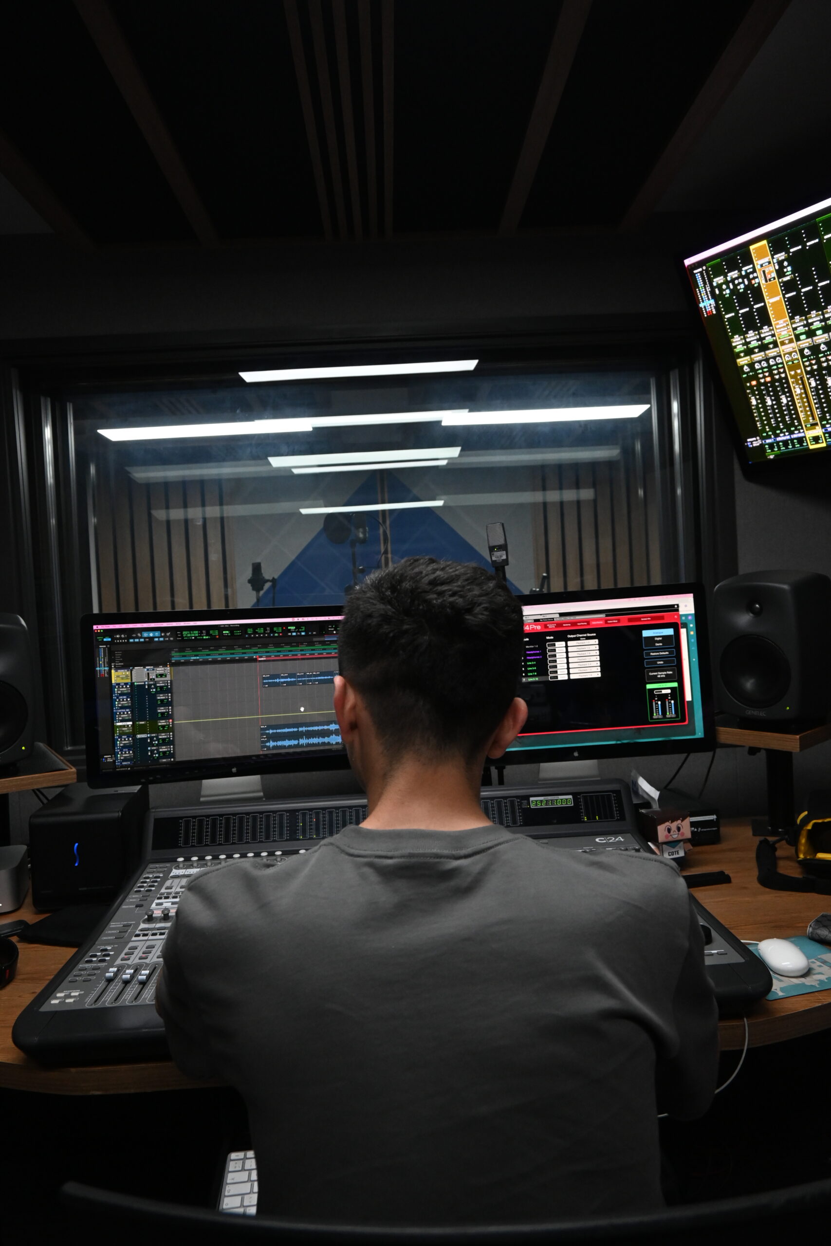 PRODUCTOR EN ESTUDIO